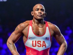 Жейден Кокс домогт бөх Жон Смитийн нэрэмжит шагнал хүртлээ