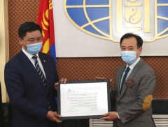 “Хөхүүрийн айраг исгэх уламжлал, холбогдох зан үйл” өвийн батламж гардуулах ёслол боллоо