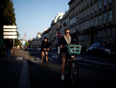 Франц улс сургуулиудаа буцаагаад хааж эхэлжээ 