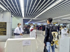 Их Британи: Гадаадаас ирж буй иргэд 14 хоногийн турш тусгаарлалтад байх ёстой  