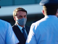 Бразилын ерөнхийлөгчийг амны хаалт зүүхийг шаардсан шүүхийн шийдвэр гарлаа 