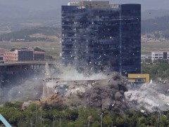 БНАСАУ Кэсон дахь төлөөлөгчийн газрын байрыг дэлбэлэв  