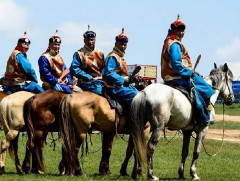 Төрийн их баяр наадмын хурдан хязаалангийн уралдаанд Г.Ганбаярын хар үрээ түрүүллээ