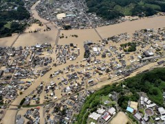 Японы өмнө зүгийн газар нутаг үерт автжээ