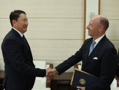 Амьсгалын 20 ширхэг зөөврийн аппарат өгөв