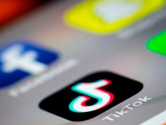 Фэйсбүүк “TikTok”-той өрсөлдөхүйц видео бичлэгийн цэсийг танилцуулж байна