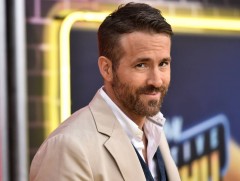 Райан Рейнольдс мангастай инээдмийн кинонд гол дүр бүтээнэ