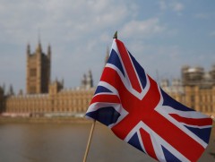 Их Британийн эдийн засаг II улирлын дүнгээр 20,4 хувиар агшжээ