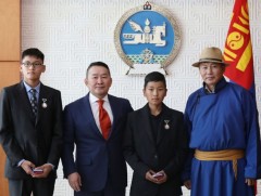 Үерийн аюулаас бага насны хүүхдүүдийг аварсан ах, дүү хоёрыг “Шударга журам” медалиар шагналаа