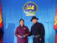 Булган, Алтай, Үенч сумын 66 ээжид “Эхийн алдар” одон гардууллаа