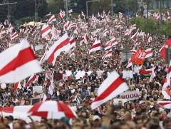 Минскийн хууль сахиулагчид 194 жагсагчийг саатуулан хорьжээ