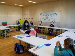 Коронавирусний халдвар тээгчидтэй ойрын хавьтлын бүх сурагчийг яаралтай тусгаарлана