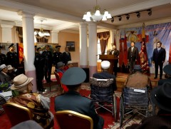 Чөлөөлөх дайнд оролцсон ахмад дайчдад төрийн одон, медаль хүртээлээ