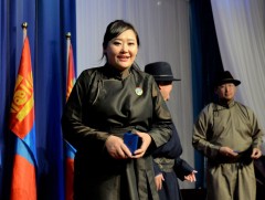 Баянхонгор аймгийн 338 ээжид “Эхийн алдар” одон гардууллаа