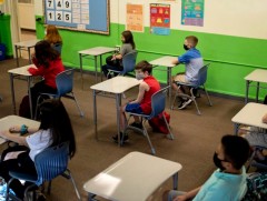 ОХУ-д бага сургуулиуд хичээлээ танхимаар орж байна