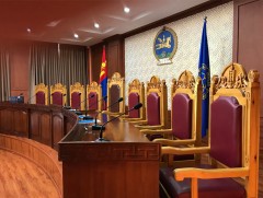Үндсэн хуулийн цэцийн Дунд суудлын хуралдаан болов
