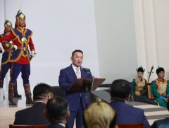 Салбартаа олон жил үр бүтээлтэй ажилласан хүмүүст төрийн дээд цол, одон, медаль хүртээлээ