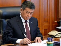 Киргизийн Ерөнхийлөгч Жээнбеков сайд нарын танхимыг огцруулах зарлигт гарын үсгээ зурлаа