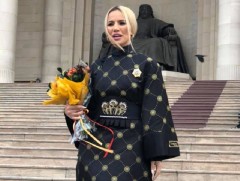 Дуучин Ука төрсөн өдрөөрөө “Алтан гадас” одонгоор шагнууллаа