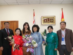 МҮОНРТ-ийн ахмад настан Ч.Дэлгэрсуурь, ахлах инженер С.Оюунчимэг, холбооны техникч П.Баярмаа нар “..