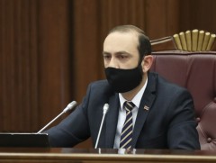Арменийн парламентын дарга эмх замбараагүй байдлын үеэр гэмтжээ 