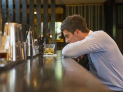 Архидан согтуурах нь гэр бүлийн харилцаанд сөргөөр нөлөөлдөг