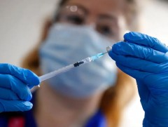АНУ он дуусахаас өмнө эрсдэлт бүлгийн 20 сая хүнийг вакцинд хамруулна  