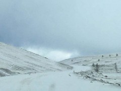 Цасанд боогдсон зам, даваа, гүвээ байхгүй