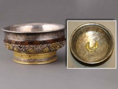 Маршал Х.Чойбалсангийн хэрэглэж байсан алтан шармал мөнгөн аяга 