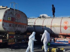 Газрын тосны автомашинд 37 нэр төрлийн эд зүйл нуун хил нэвтрүүлэхийг завджээ