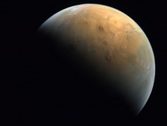 АНЭУ-ын сансрын хөлгийн авсан Ангарагийн зураг нийтлэгджээ 