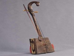 Нэрт хуурч С.Түвдэнгийн хэрэглэж байсан морин хуур