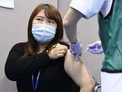 Японд коронавирусний эсрэг вакцинжуулалт эхэллээ 