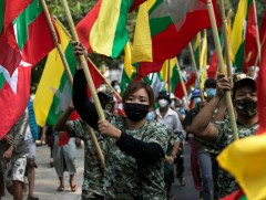 Мьянмарт төрийн эргэлт хийсэн цэргийнхнийг дэмжигчид жагсчээ