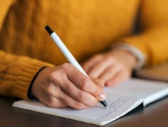 Ерөнхий боловсролын багш нарын дунд эсээ бичлэгийн уралдаан зарлалаа