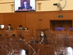 Хүүхдээ 3 нас хүрэхээс өмнө ажилд орсон ч тэтгэмж олгох зохицуулалттай хуулийн төслийн анхны хэлэл..