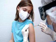 ХБНГУ ирэх сараас 12-оос дээш насны хүүхдүүдээ вакцинд хамруулж эхэлнэ 