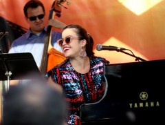 Сонгодог хөгжмийн сан: АНУ-ын жааз дуучин, төгөлдөр хуурч Чампион Фултон