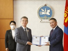 ОХУ-аас Монгол Улсад суугаа Онц бөгөөд Бүрэн эрхт Элчин сайд И.К.Азизовыг Алтан гадас одонгоор шаг..