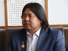 Төрийн соёрхолт яруу найрагч Ц.Бавуудорж Соёлын Гавьяат зүтгэлтэн цол хүртлээ