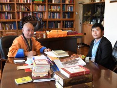 Асуулт байна:  Мамба дацан эмнэлэг сургалтын төвийн Ерөнхий захирал Д. Нацагдорж