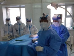 ГССҮТ-ийн эмч нар улаан бүсэд мэс засал хийлээ