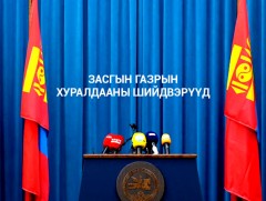 Засгийн газрын хуралдааны шийдвэрийг танилцуулж байна