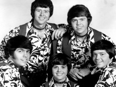 Рок архив: “Осмондс” хамтлагийн уран бүтээлийн тухай