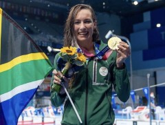 Татьяна Скунмакер улсынхаа анхны алтыг медалийг авахдаа дэлхийн рекордыг шинэчиллээ