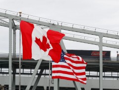 Канад АНУ-ын иргэдэд хилээ нээлээ 