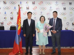 Дэлхийн шилдэг ахмад шатарчнаар шалгарсан С.Хандсүрэнд ДШХ-ны тэтгэлгийг гардууллаа