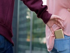 Халаасны хулгай хийдэг бүлгийг илрүүлэхэд гар утсаа алдсан иргэдээс ганц нь ч цагдаад мэдэгдээгүй ..