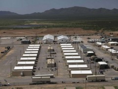 АНУ Афганистаны дүрвэгсдийг түр орогнуулж буй Техасын цэргийн баазад анх удаа хэвлэлийнхнийг оруул..