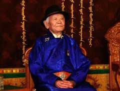 Ардын уран зохиолч П.Бадарчид “Сүлдэт багана” шагнал, дэслэгч цол хүртээлээ 